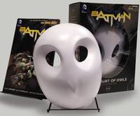 Batman: Volume 1: The Court of Owls (Book and Mask Set)