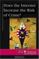 At Issue Series - Does the Internet Increase the Risk of Crime? (hardcover edition) (At Issue Series), 