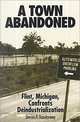 A Town Abandoned: Flint, Michigan, Confronts Deindustrialization (Suny Series in Popular Culture and Political Change), Steven P., Phd Dandaneau 